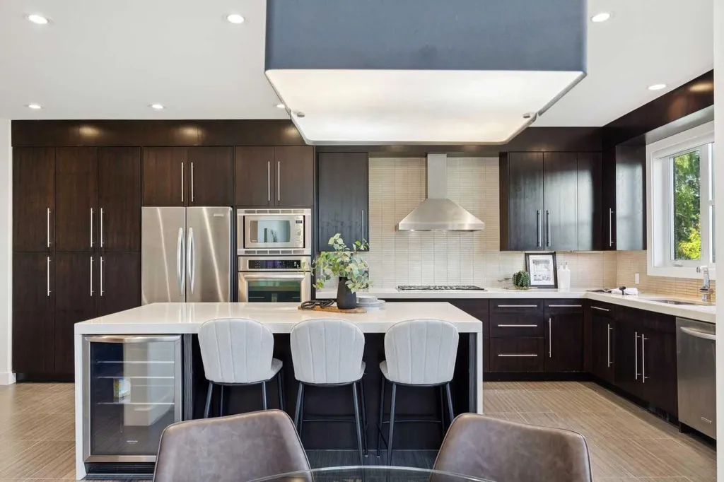 1711 27 Street SW Calgary AB T3C 1L6