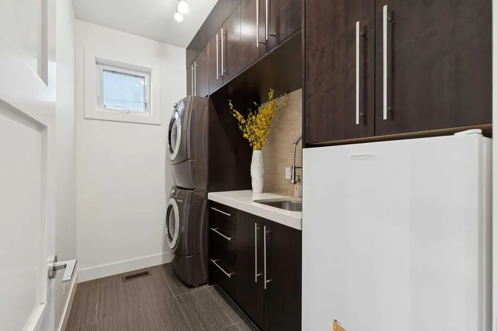 1711 27 Street SW Calgary AB T3C 1L6