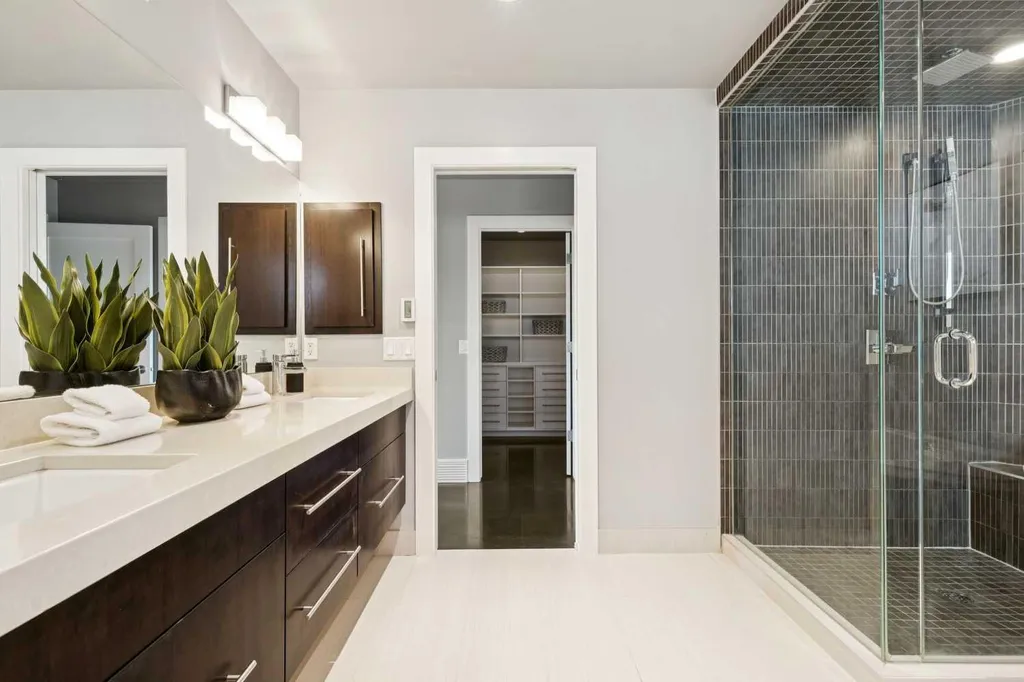 1711 27 Street SW Calgary AB T3C 1L6