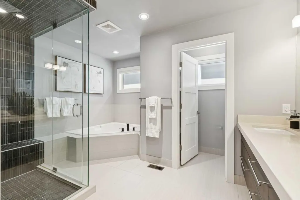 1711 27 Street SW Calgary AB T3C 1L6