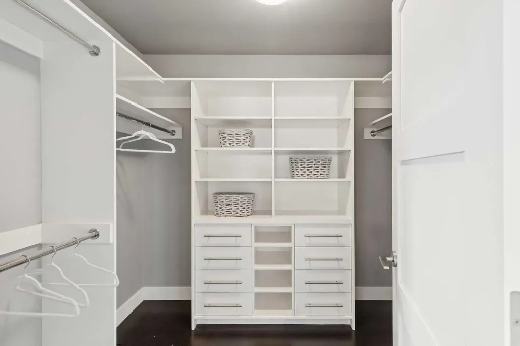 1711 27 Street SW Calgary AB T3C 1L6