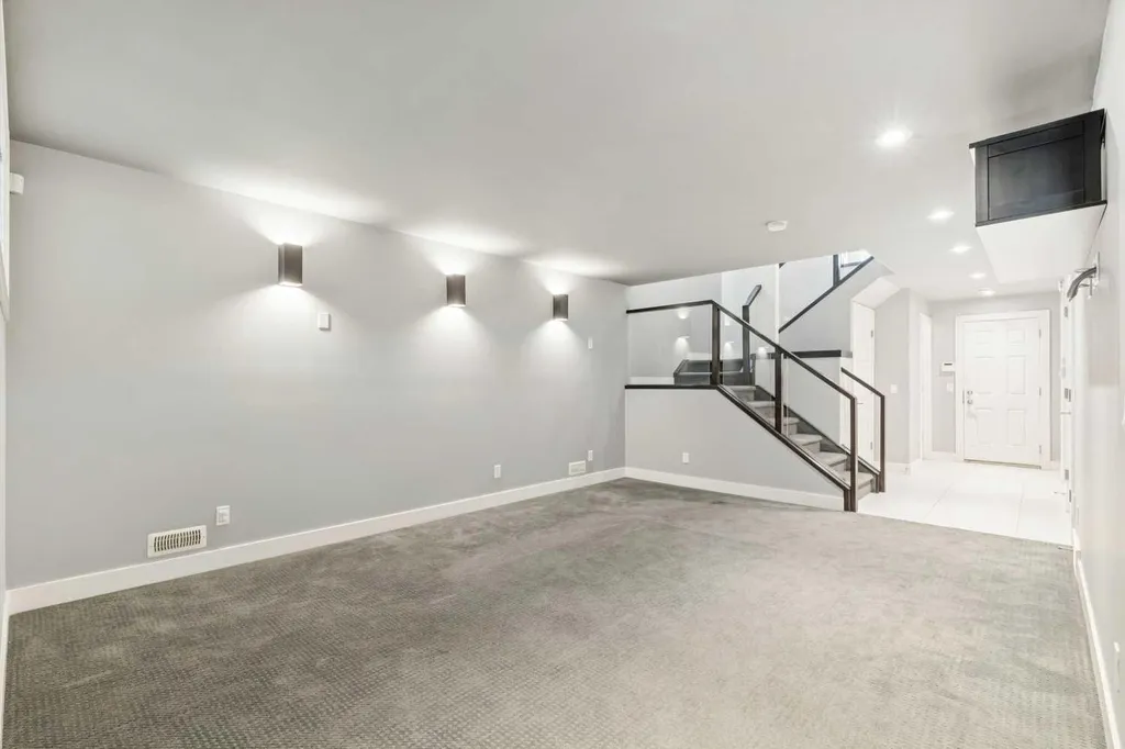 1711 27 Street SW Calgary AB T3C 1L6