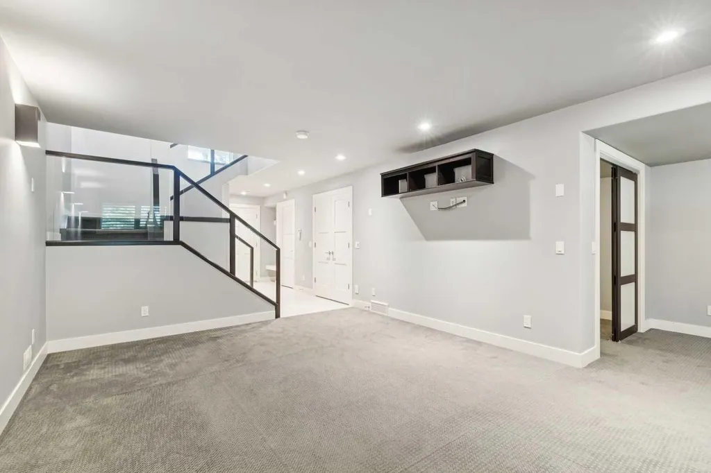 1711 27 Street SW Calgary AB T3C 1L6