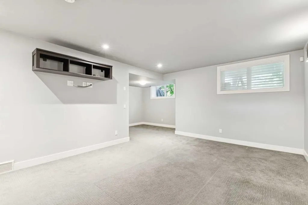 1711 27 Street SW Calgary AB T3C 1L6