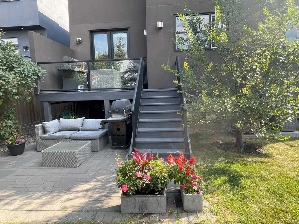 1711 27 Street SW Calgary AB T3C 1L6