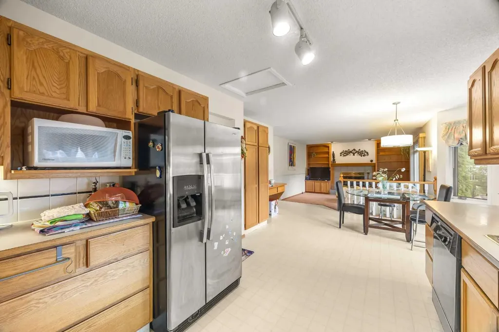 107 Hampshire Close NW Calgary AB T3A 4X9