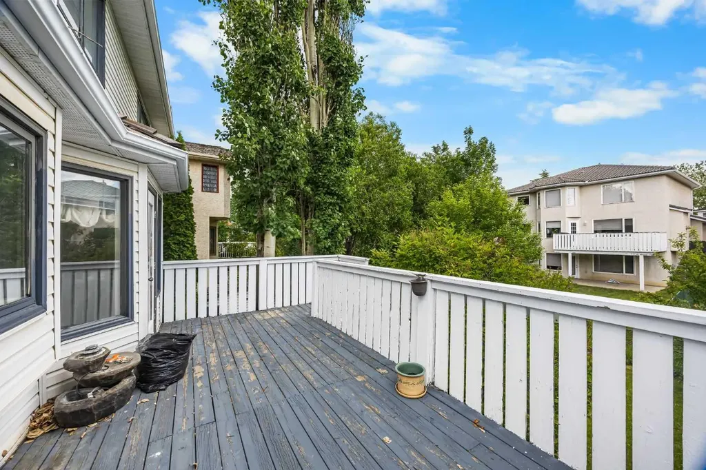 107 Hampshire Close NW Calgary AB T3A 4X9