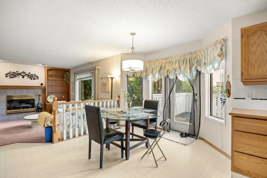 107 Hampshire Close NW Calgary AB T3A 4X9