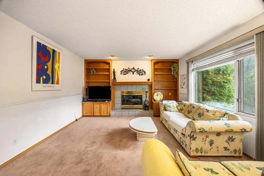 107 Hampshire Close NW Calgary AB T3A 4X9