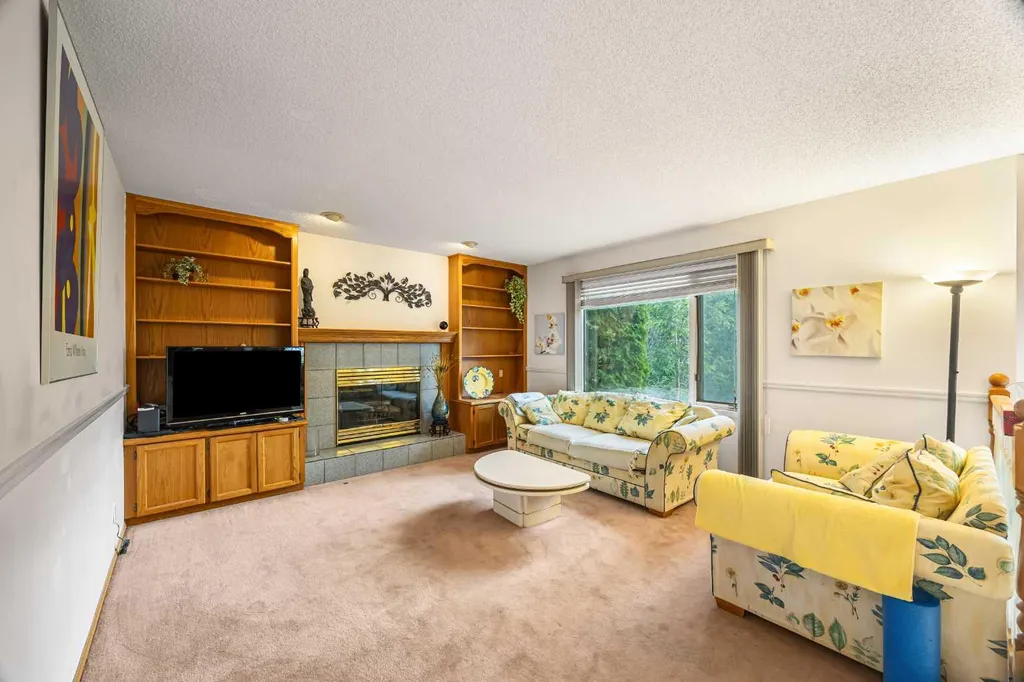 107 Hampshire Close NW Calgary AB T3A 4X9