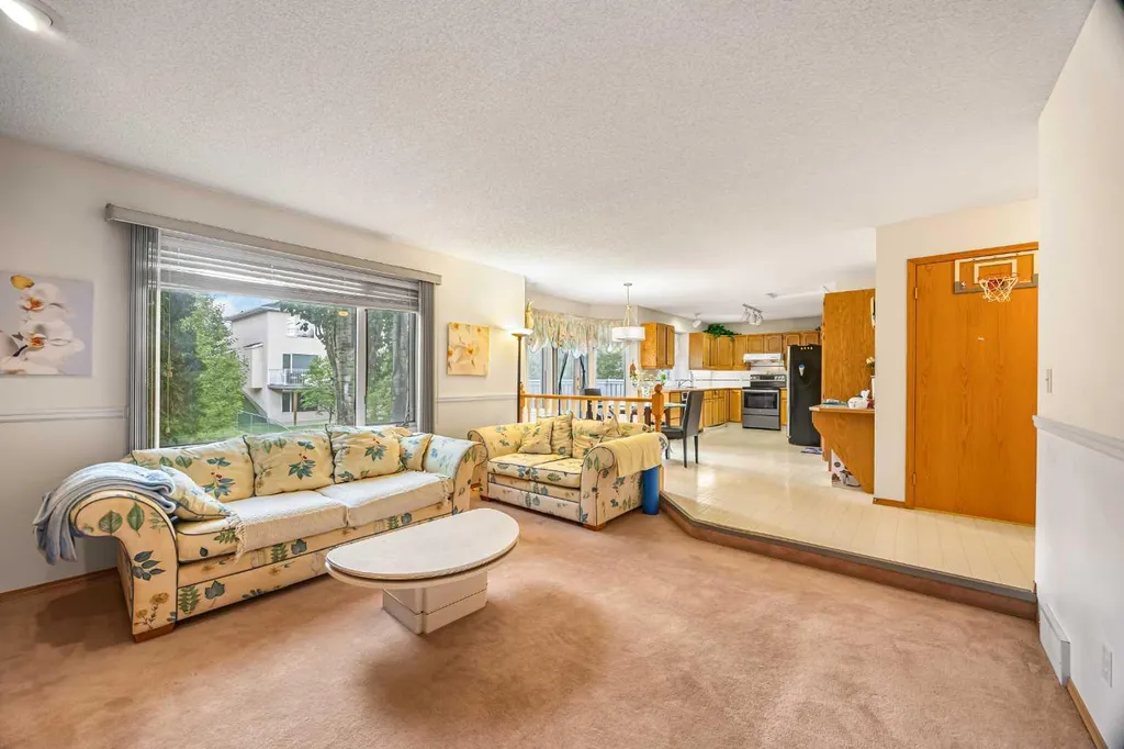 107 Hampshire Close NW Calgary AB T3A 4X9
