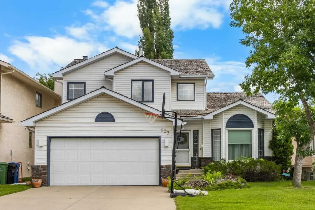 107 Hampshire Close NW Calgary AB T3A 4X9