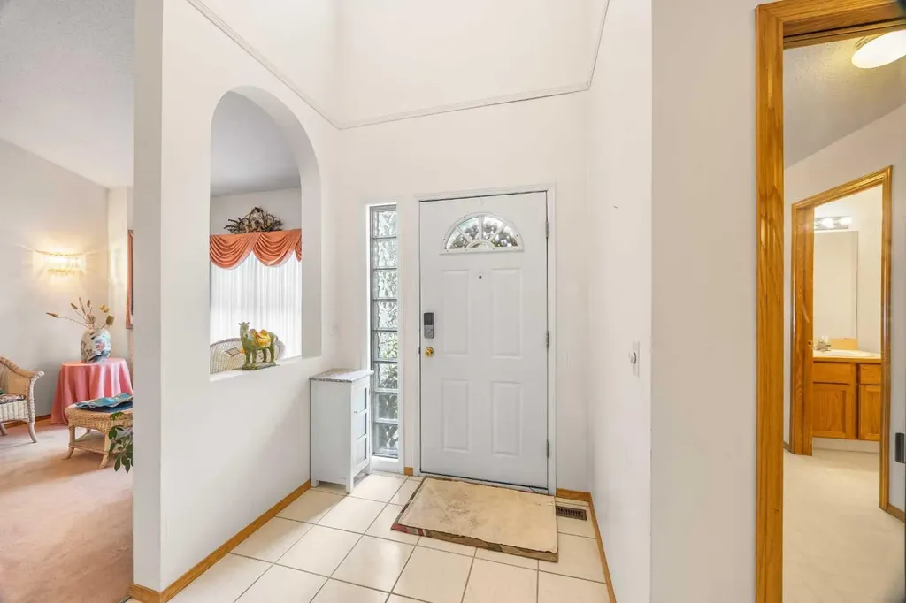 107 Hampshire Close NW Calgary AB T3A 4X9