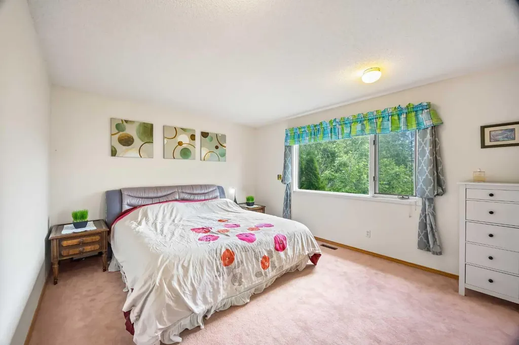 107 Hampshire Close NW Calgary AB T3A 4X9
