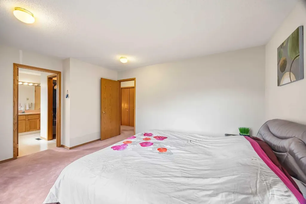 107 Hampshire Close NW Calgary AB T3A 4X9