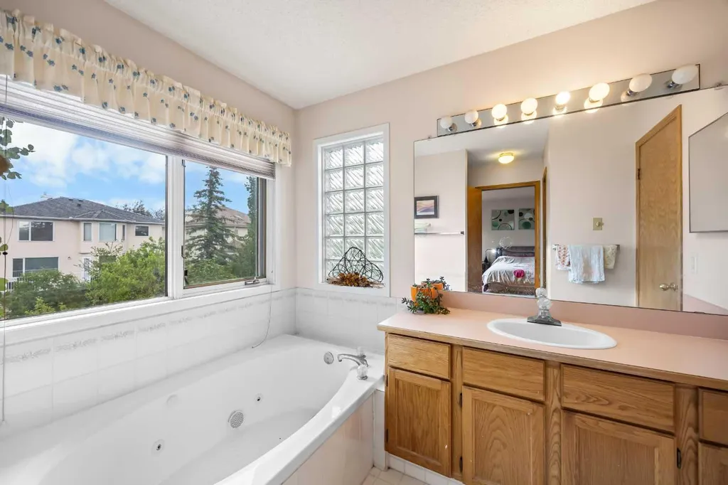 107 Hampshire Close NW Calgary AB T3A 4X9