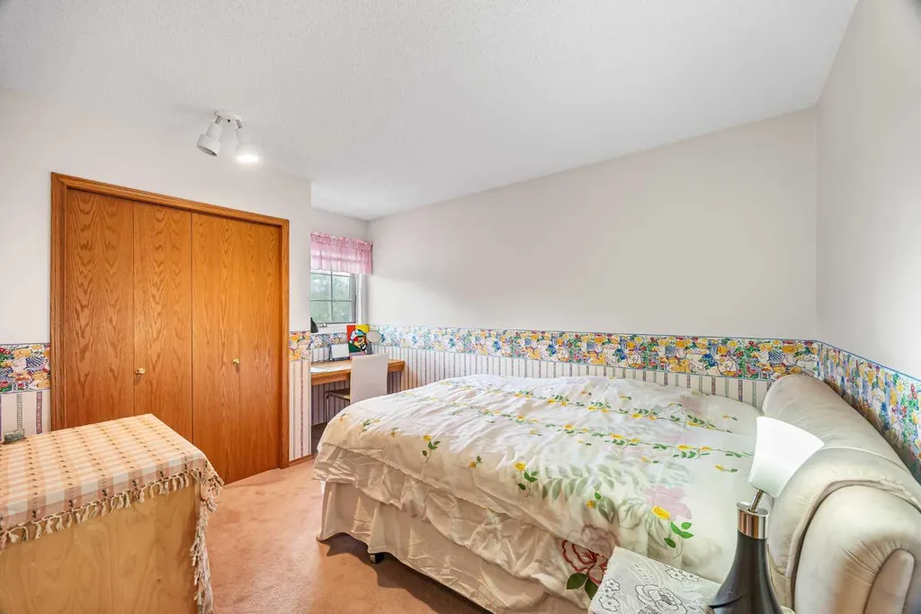 107 Hampshire Close NW Calgary AB T3A 4X9