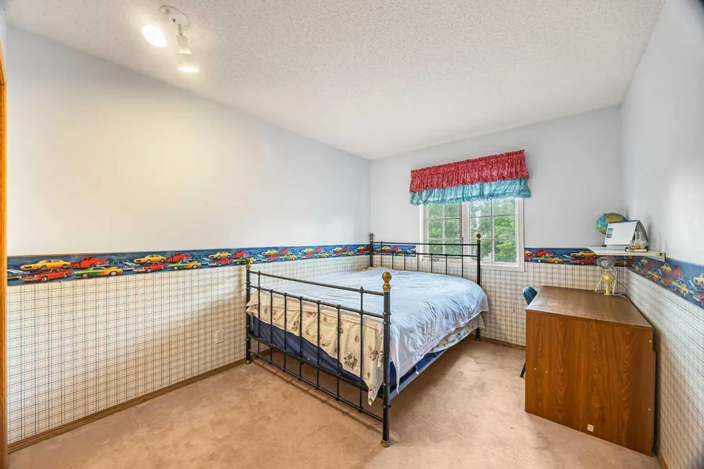 107 Hampshire Close NW Calgary AB T3A 4X9