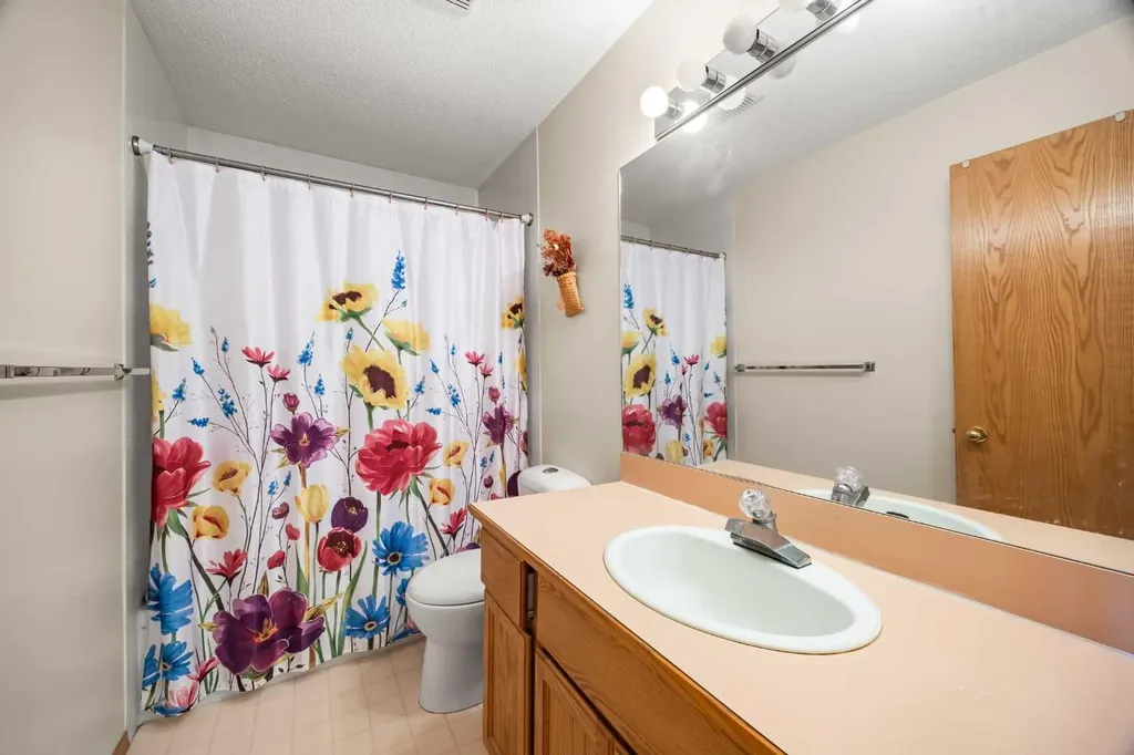 107 Hampshire Close NW Calgary AB T3A 4X9
