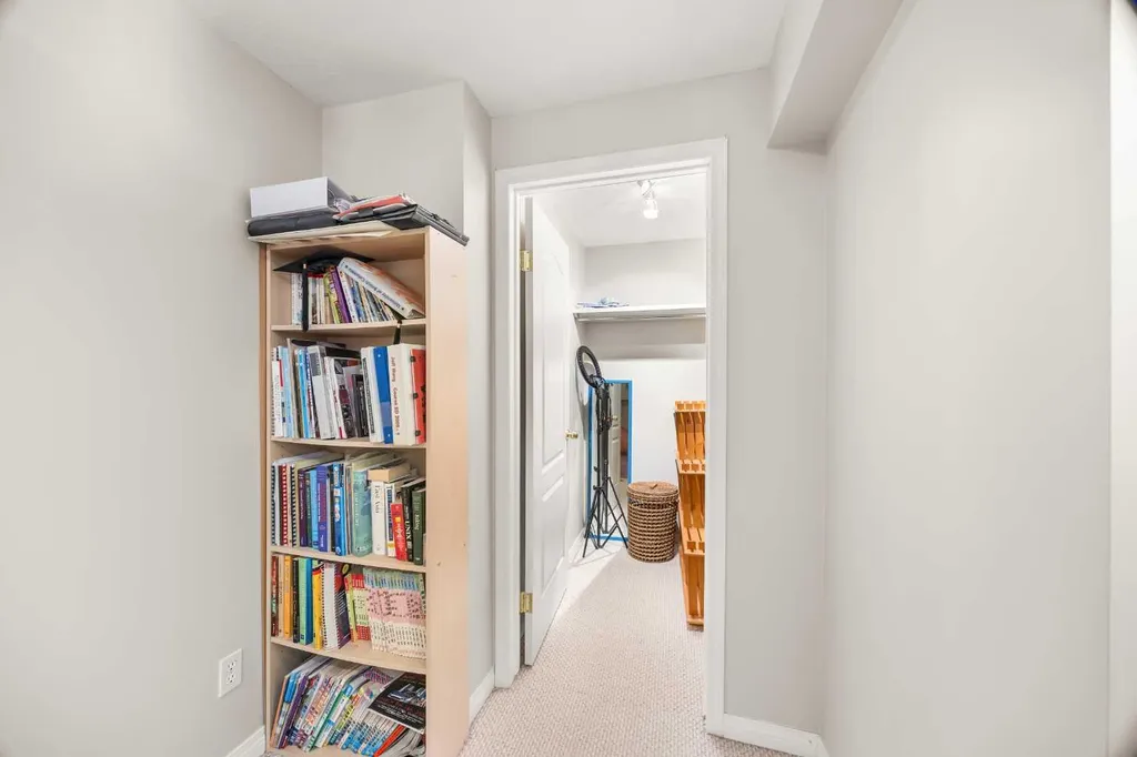 107 Hampshire Close NW Calgary AB T3A 4X9