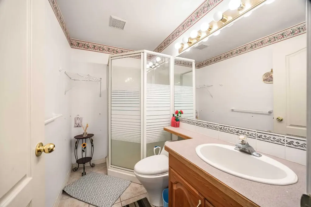 107 Hampshire Close NW Calgary AB T3A 4X9