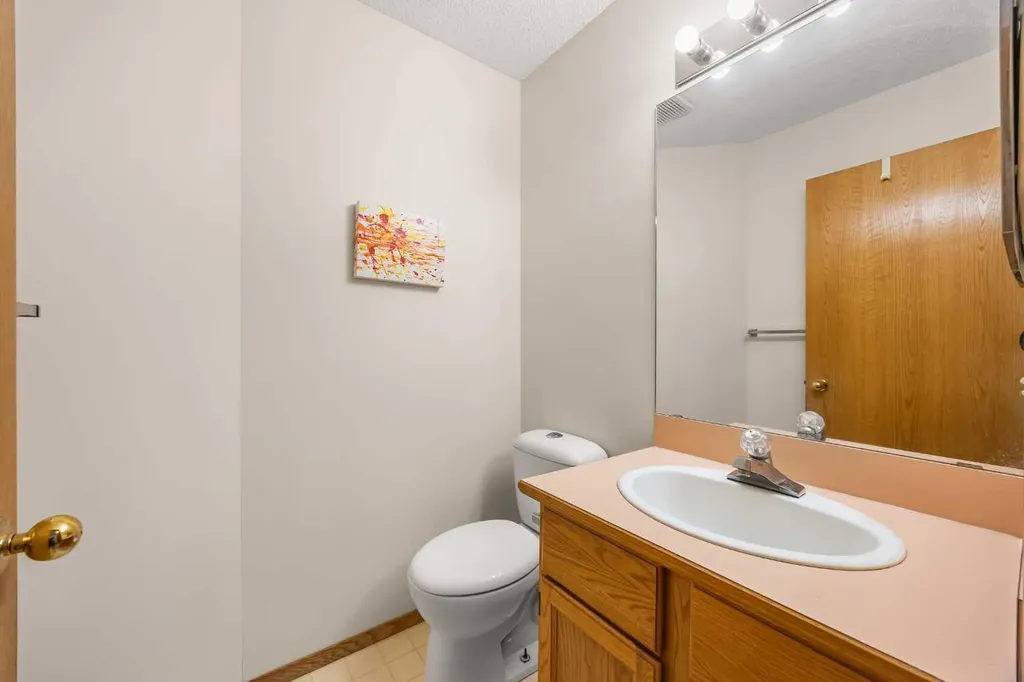107 Hampshire Close NW Calgary AB T3A 4X9