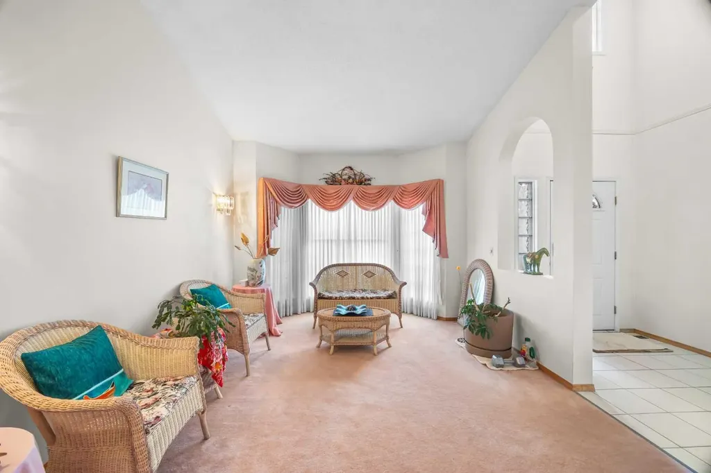 107 Hampshire Close NW Calgary AB T3A 4X9