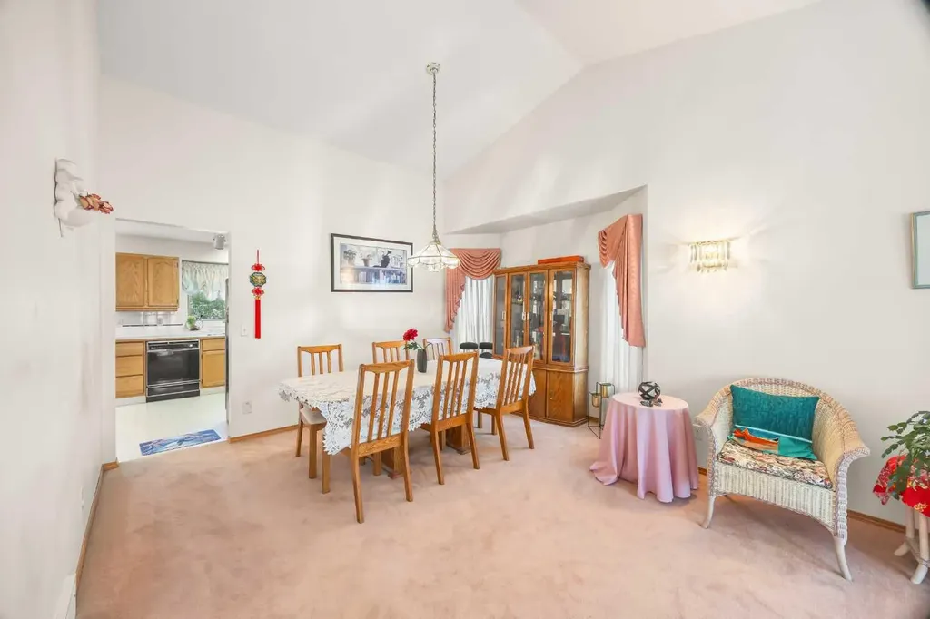 107 Hampshire Close NW Calgary AB T3A 4X9