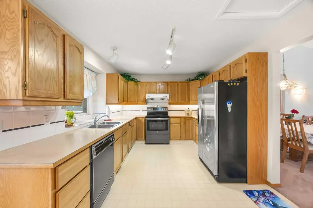 107 Hampshire Close NW Calgary AB T3A 4X9