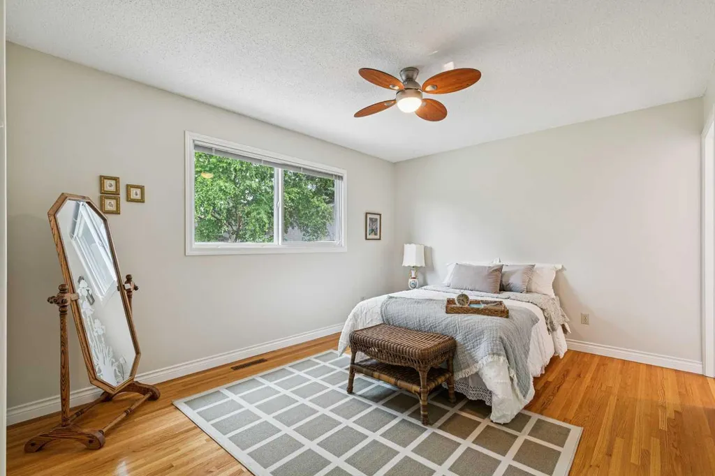 2432 Paliswood Road SW Calgary AB T2V 3P8