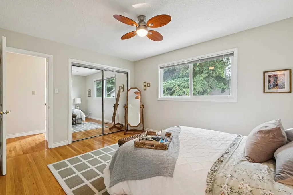 2432 Paliswood Road SW Calgary AB T2V 3P8