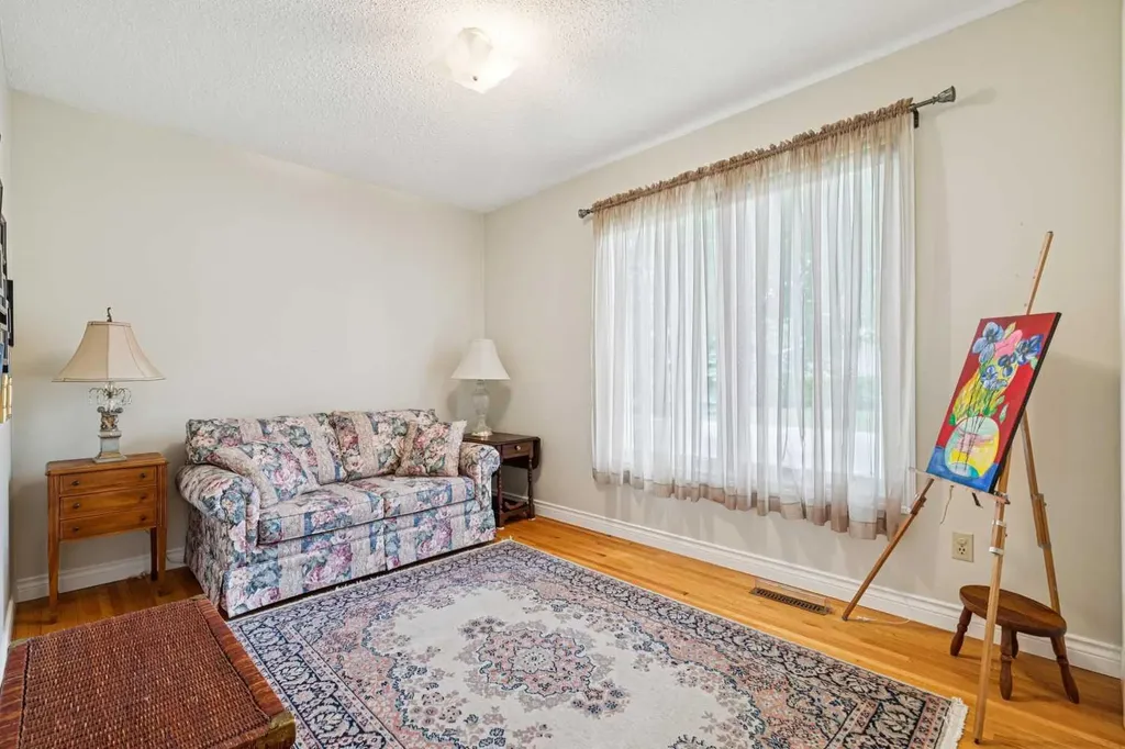 2432 Paliswood Road SW Calgary AB T2V 3P8
