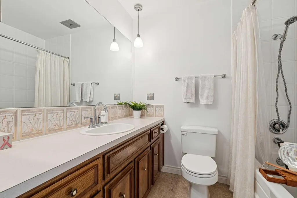 2432 Paliswood Road SW Calgary AB T2V 3P8