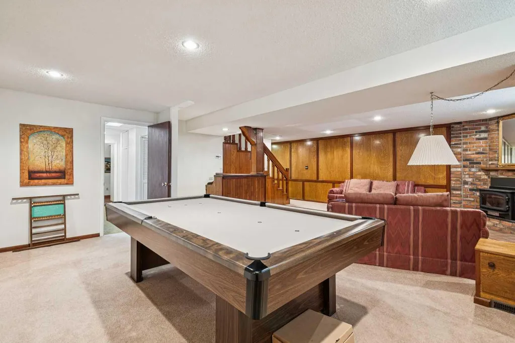 2432 Paliswood Road SW Calgary AB T2V 3P8