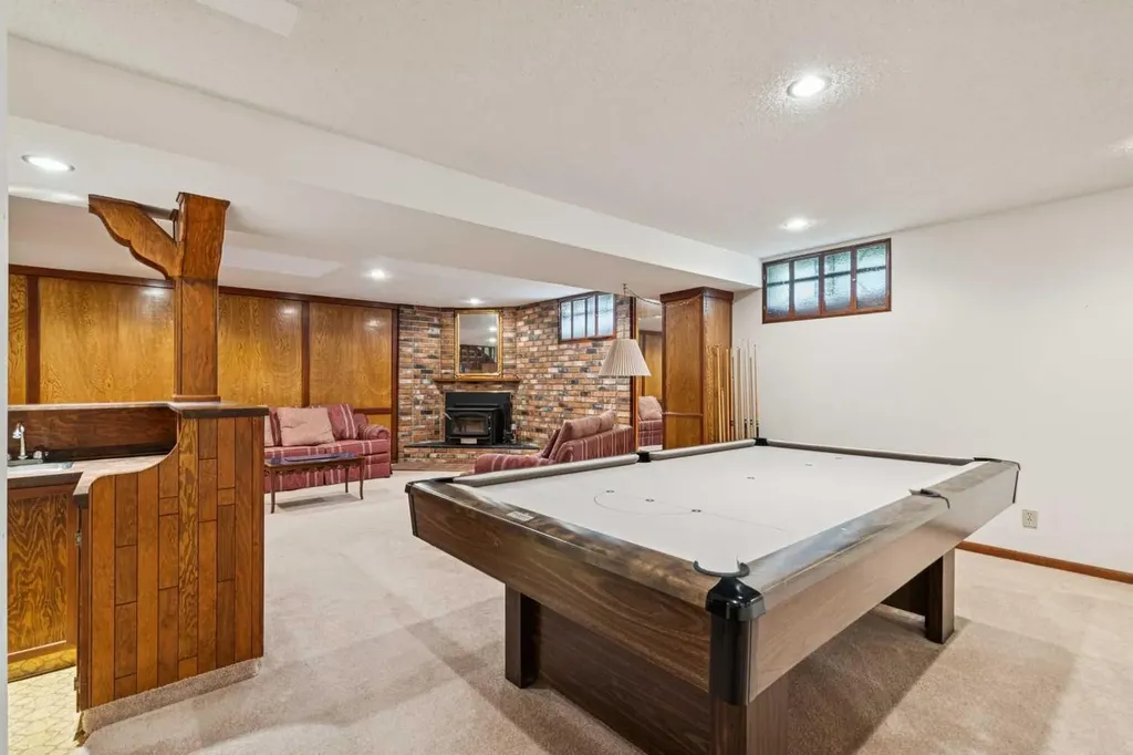 2432 Paliswood Road SW Calgary AB T2V 3P8