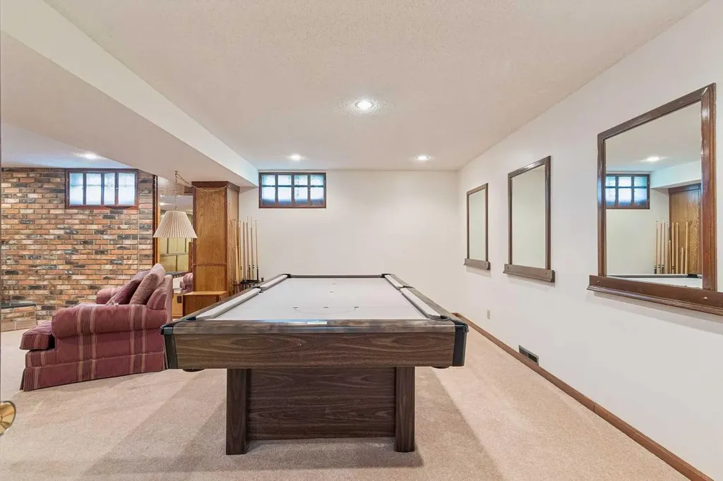 2432 Paliswood Road SW Calgary AB T2V 3P8