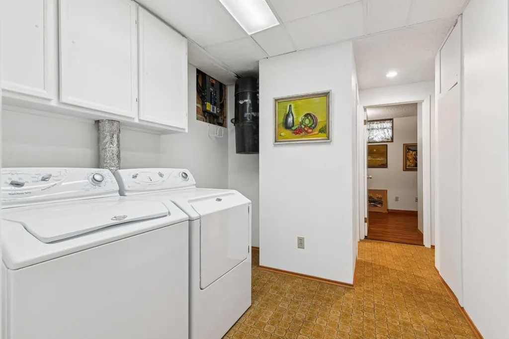 2432 Paliswood Road SW Calgary AB T2V 3P8