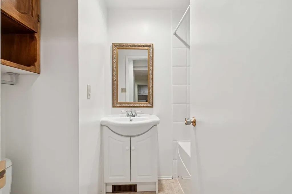 2432 Paliswood Road SW Calgary AB T2V 3P8