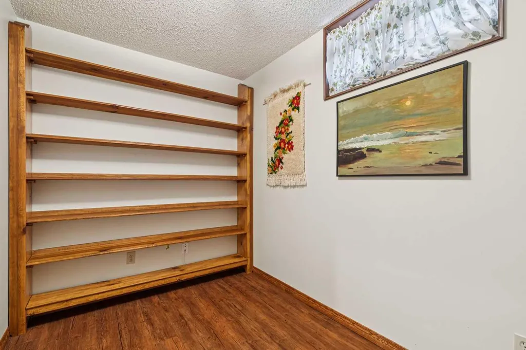 2432 Paliswood Road SW Calgary AB T2V 3P8
