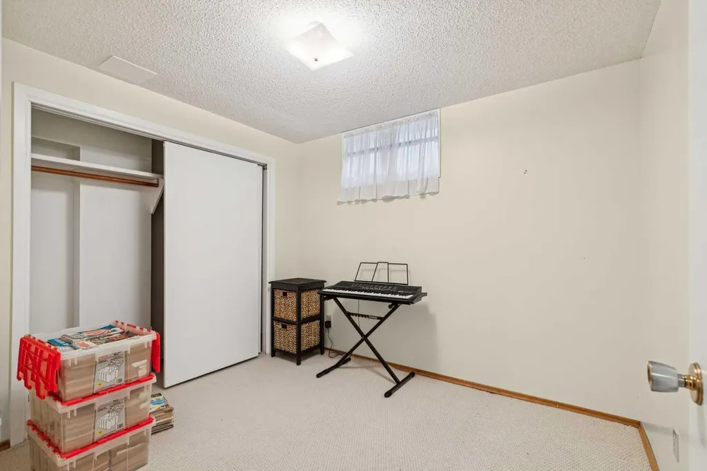 2432 Paliswood Road SW Calgary AB T2V 3P8