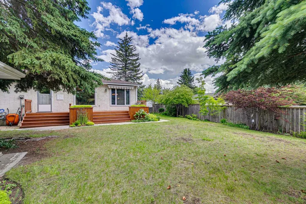 2432 Paliswood Road SW Calgary AB T2V 3P8