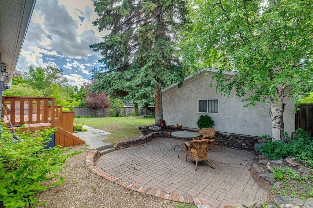 2432 Paliswood Road SW Calgary AB T2V 3P8