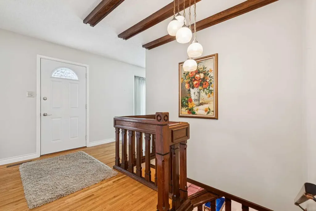 2432 Paliswood Road SW Calgary AB T2V 3P8