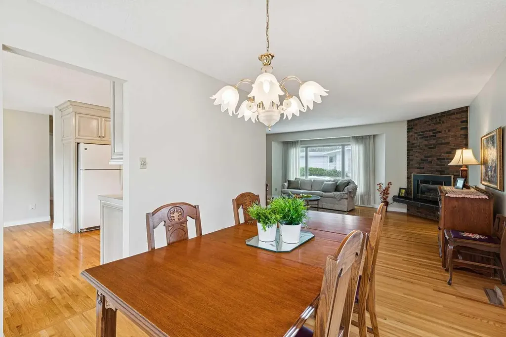 2432 Paliswood Road SW Calgary AB T2V 3P8