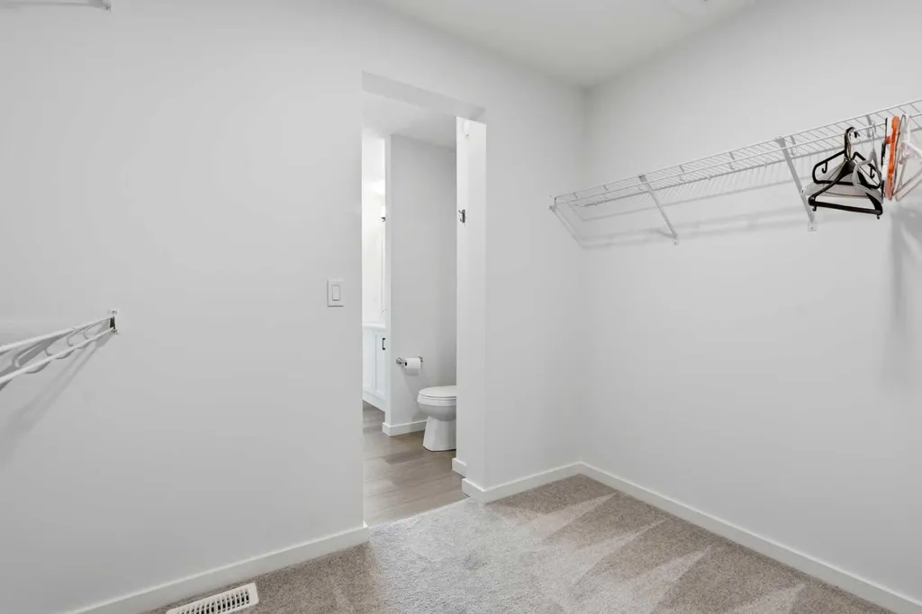 73 Mallard Grove SE Calgary AB T3C0E3
