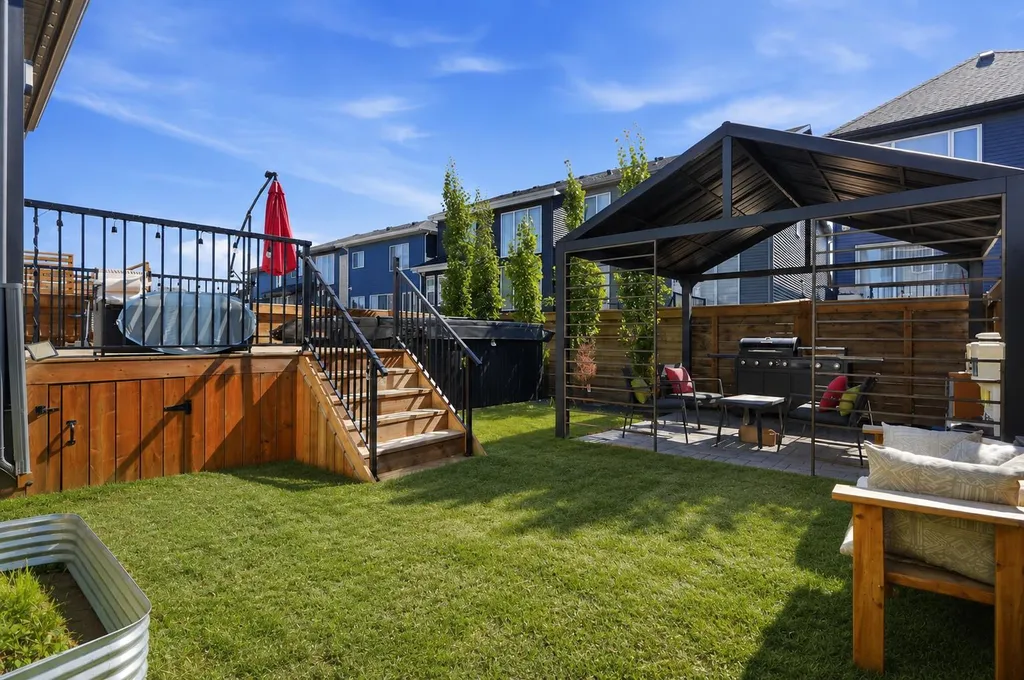 73 Mallard Grove SE Calgary AB T3C0E3
