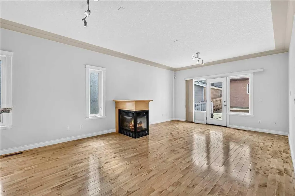 125 25 Avenue NW Calgary AB T2M 2A4