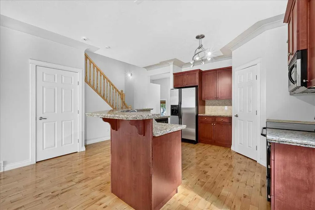 125 25 Avenue NW Calgary AB T2M 2A4