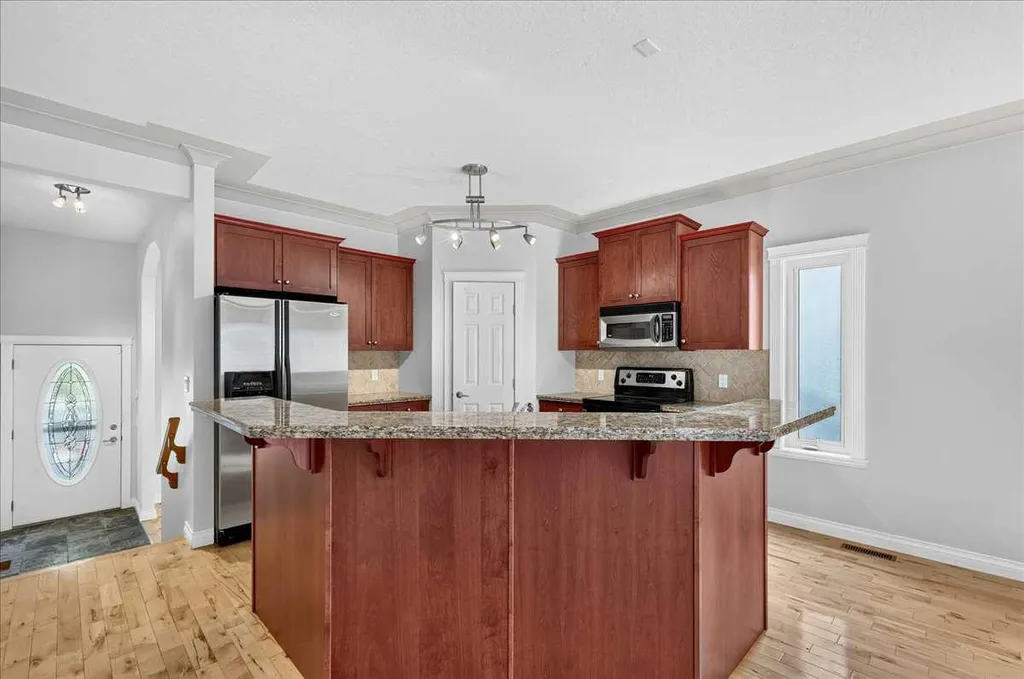 125 25 Avenue NW Calgary AB T2M 2A4