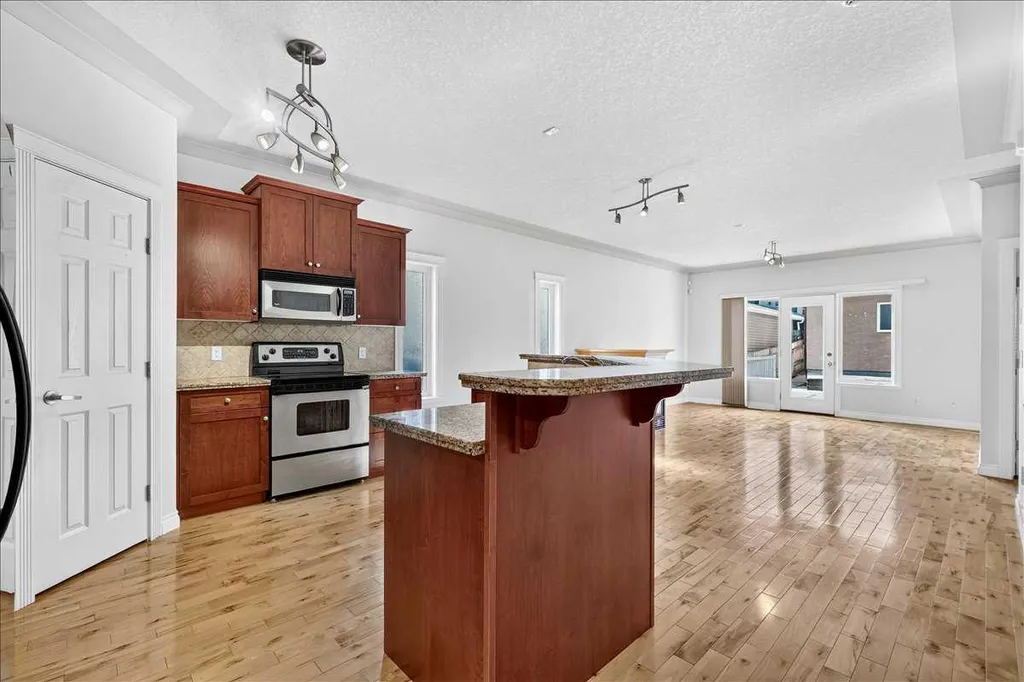 125 25 Avenue NW Calgary AB T2M 2A4